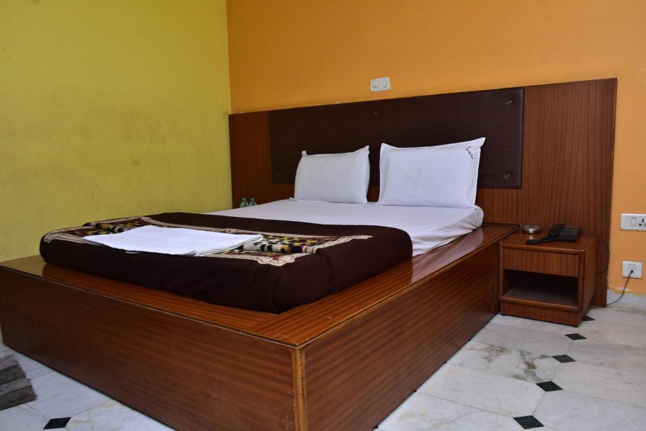Hotel Mid East Haridaspur Exteriér fotografie